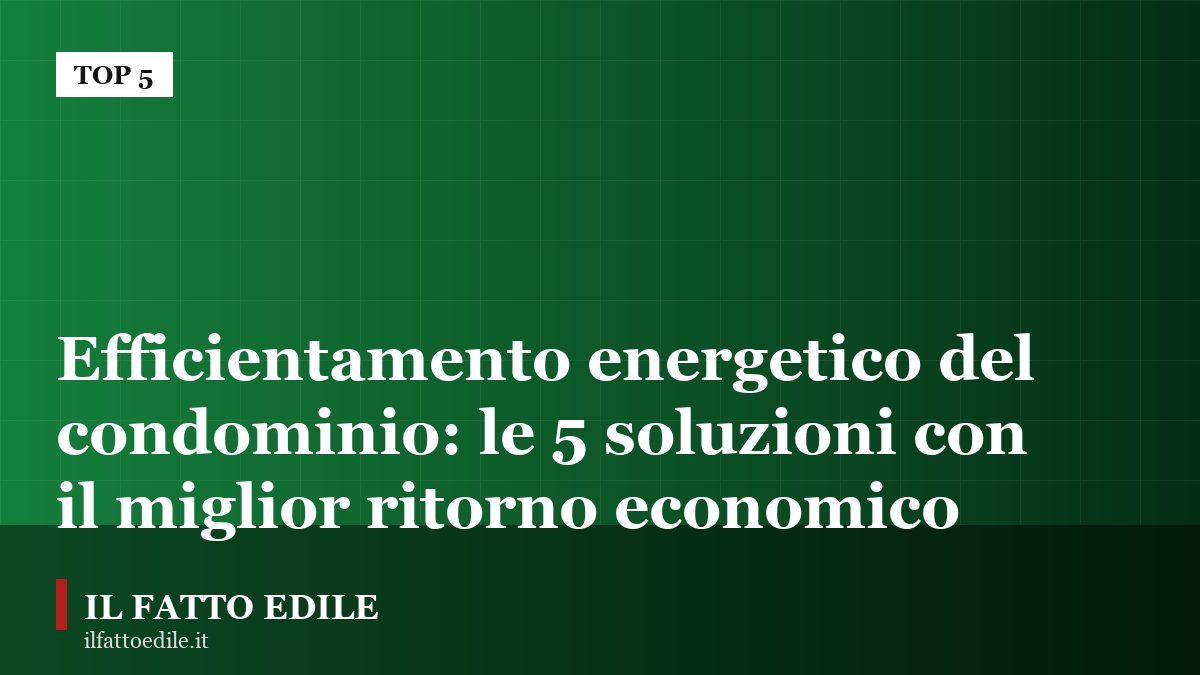 Condominio anni Settanta con ponteggio per la posa del cappotto termico sulle facciate